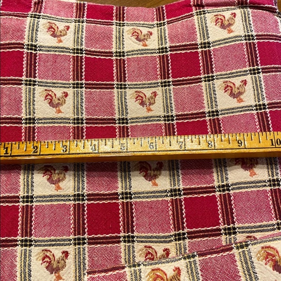 Vintage Chicken Rooster Tablecloth and Napkins (4) - Picture 2 of 4